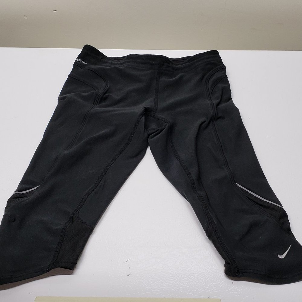 Nike Fit Dry Capri Training Leggings in size XS